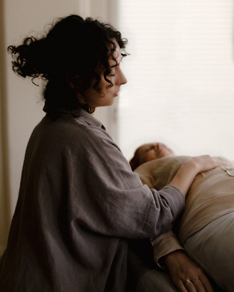 Dotyk w terapii czaszkowo-krzyżowej – dlaczego jest tak delikatny?